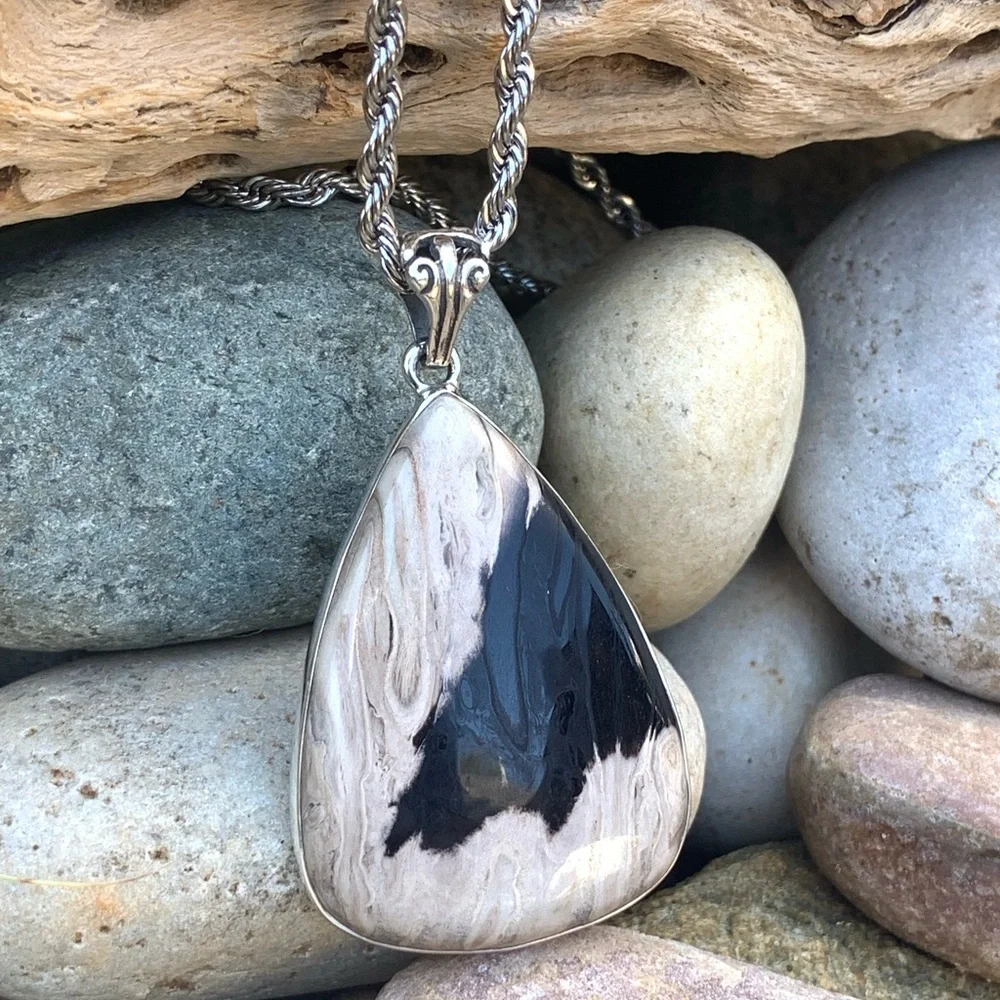 Southwestern Cowhide Fossil Necklace - Picture 2 of 4